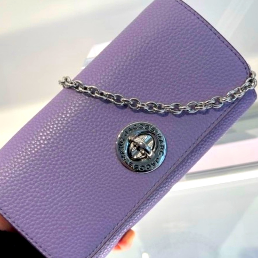 Marc Jacobs The Wallet on Chain Bag with turn lock.